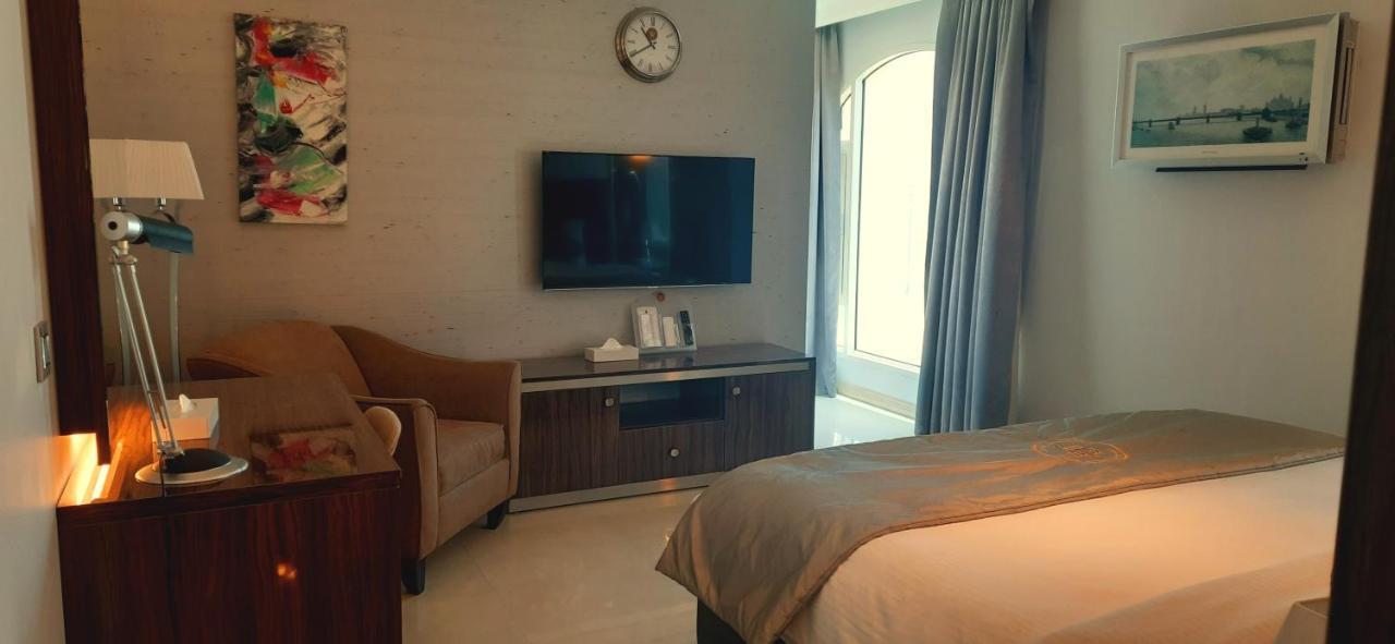 Tio Sea Resort Al Khawr Bagian luar foto A bedroom at the hotel