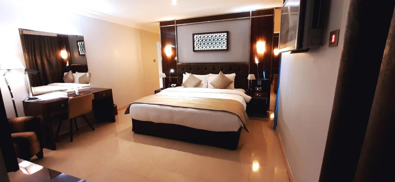 Tio Sea Resort Al Khawr Bagian luar foto A bedroom at the hotel