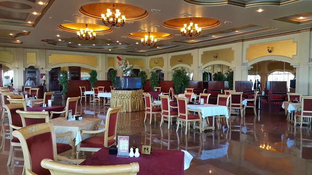Tio Sea Resort Al Khawr Bagian luar foto The restaurant