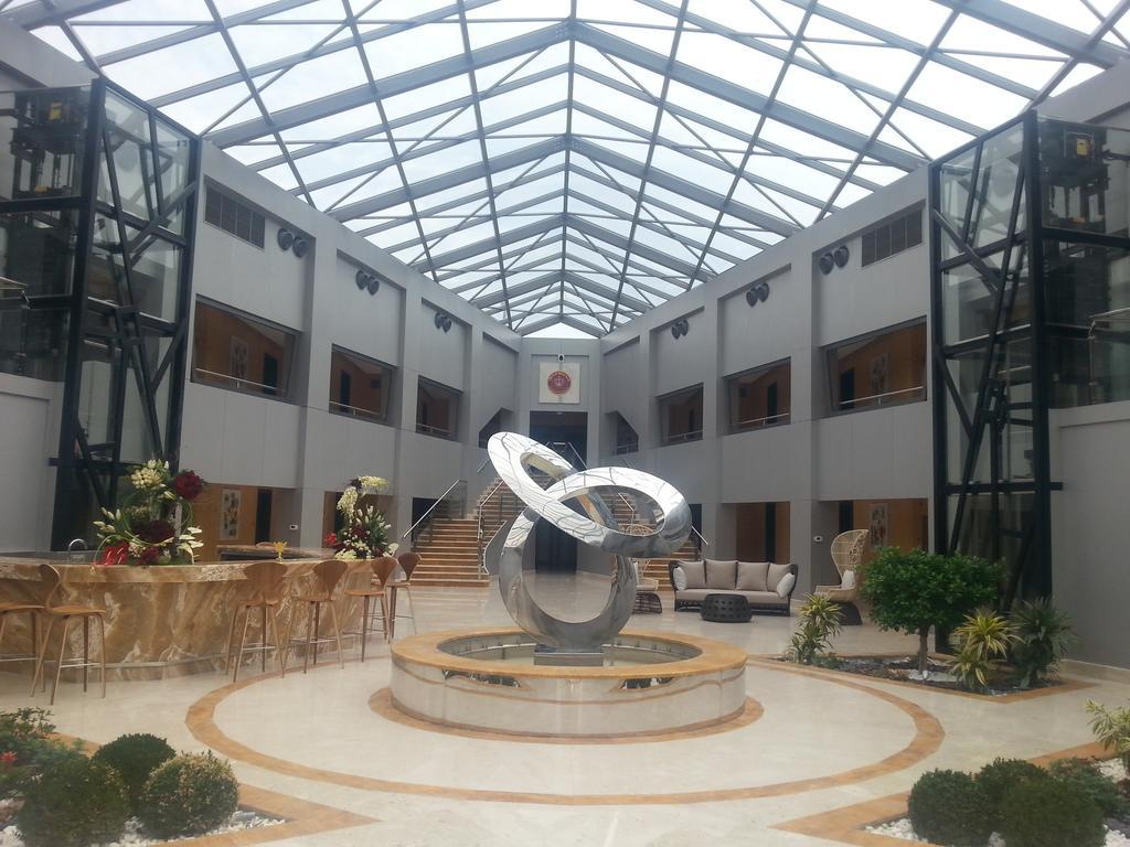Tio Sea Resort Al Khawr Bagian luar foto Interior of the university