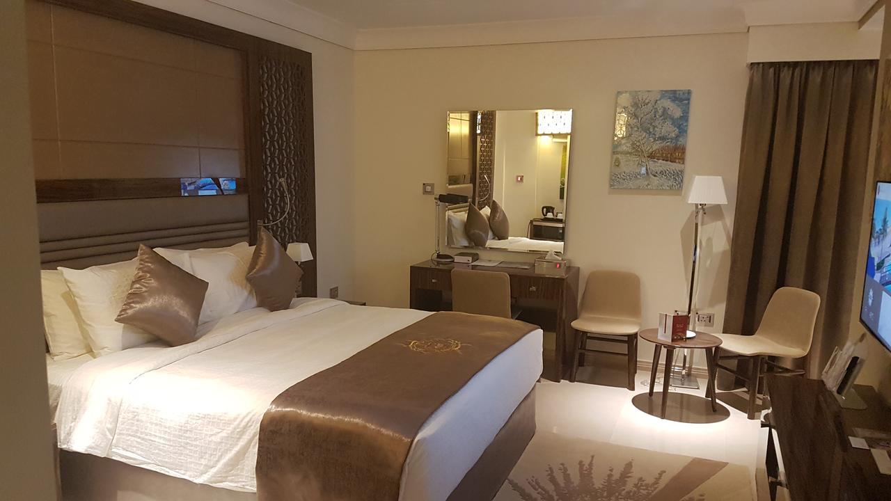 Tio Sea Resort Al Khawr Bagian luar foto A room at the hotel