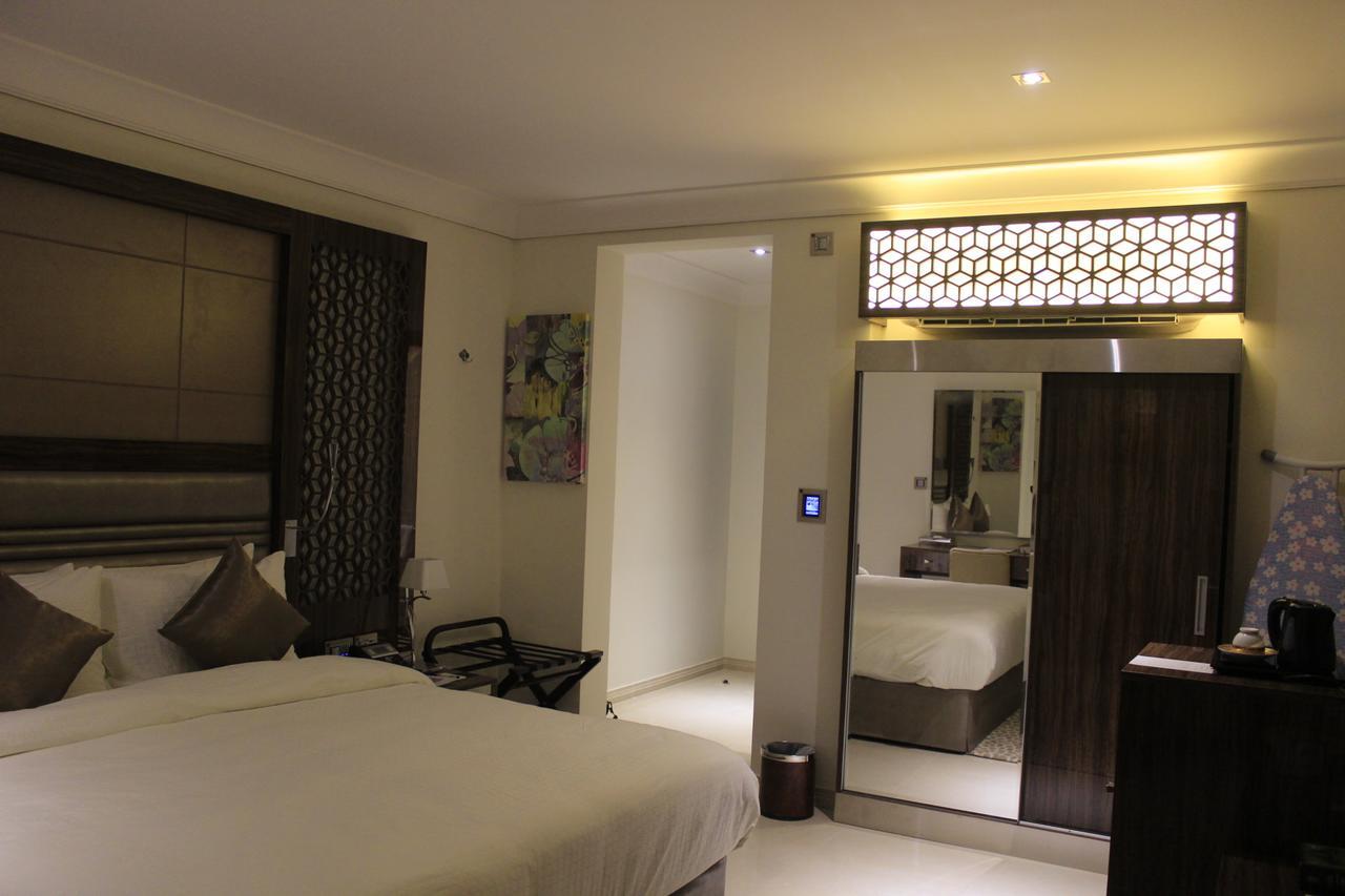 Tio Sea Resort Al Khawr Bagian luar foto A room at the hotel