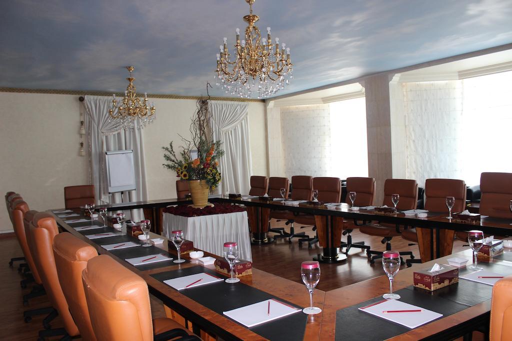 Tio Sea Resort Al Khawr Bagian luar foto The conference room