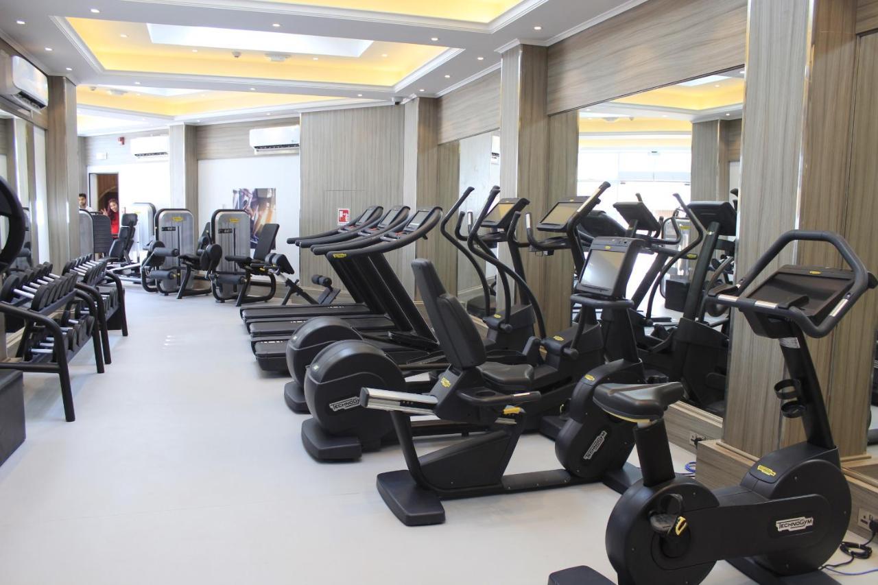 Tio Sea Resort Al Khawr Bagian luar foto The gym at the hotel