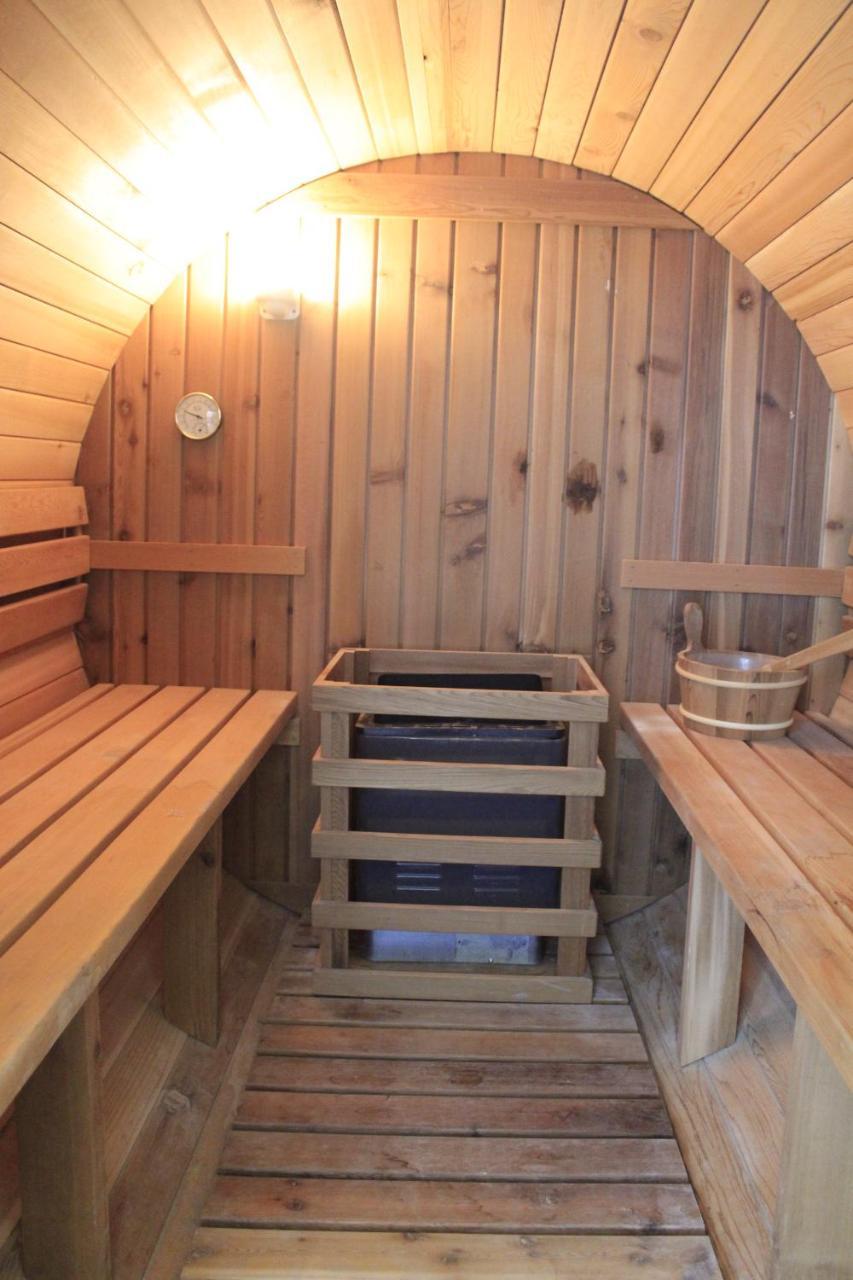Tio Sea Resort Al Khawr Bagian luar foto A Finnish sauna