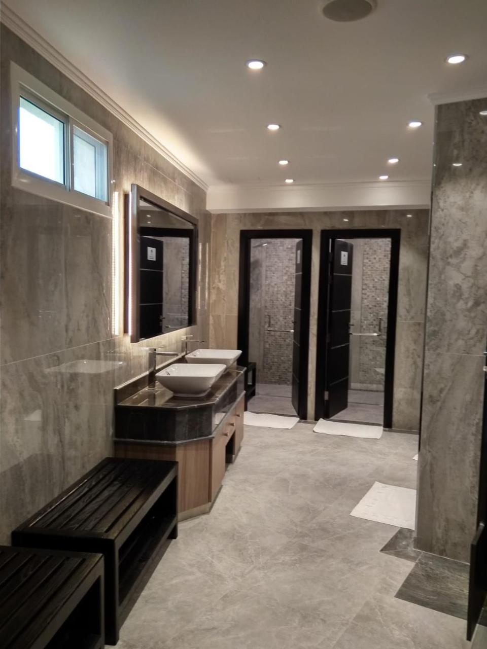 Tio Sea Resort Al Khawr Bagian luar foto Bathroom