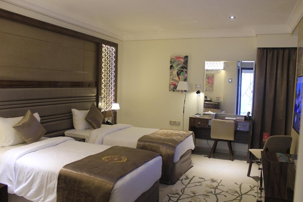Tio Sea Resort Al Khawr Bagian luar foto A room at the hotel